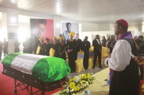 PHOTOSPEAKS: Chinua Achebe's Body Arrives Nigeria 8